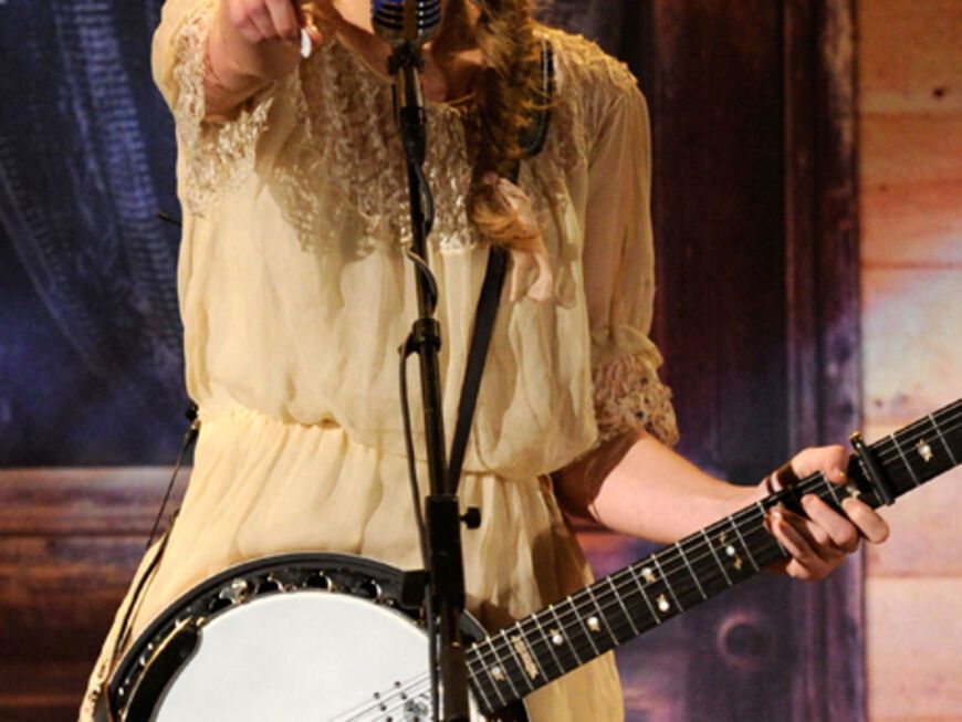 Taylor Swift wurde nicht nur mit dem Hauptpreis als "Künstlerin des Jahres" geehrt - die 21-Jährige stand auch live auf der Bühne