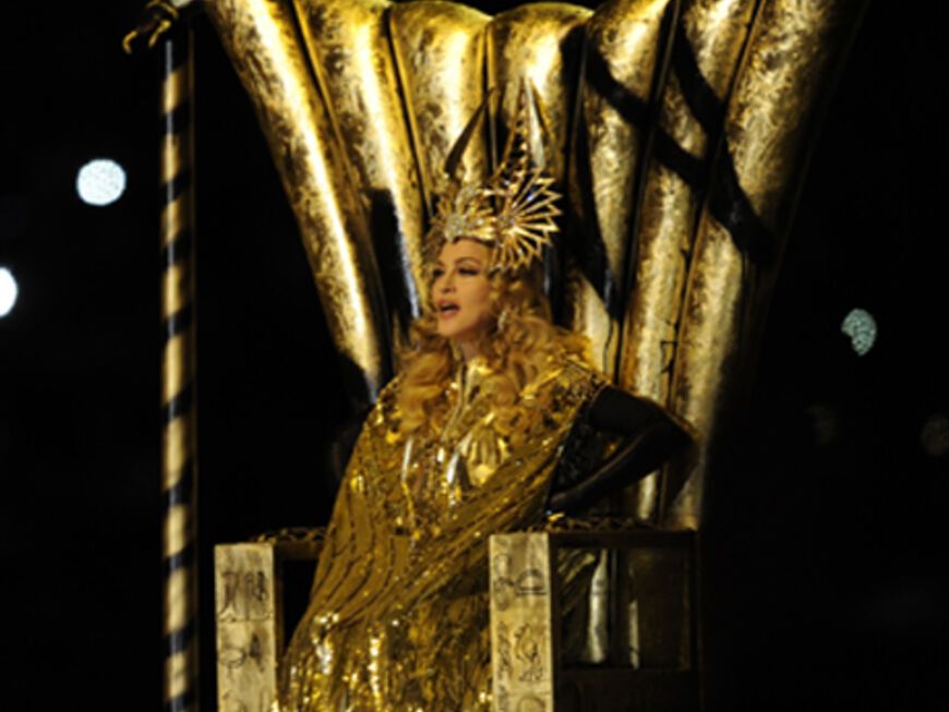Madonna hatte die Ehre in der Halbzeit einen Auftritt zu haben. Und die Queen of Pop heizte den Zuschauern ordentlich ein