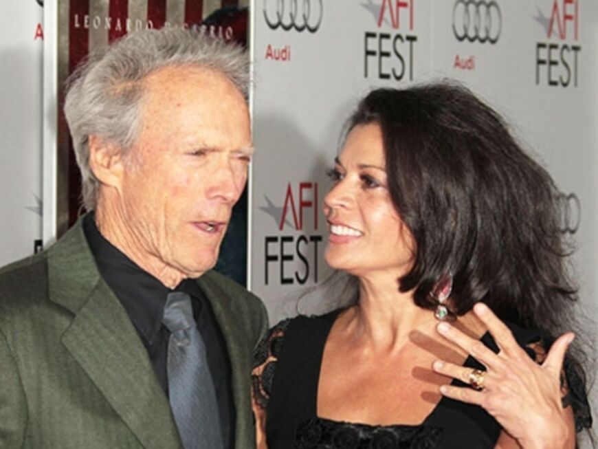 Im August schreibt OK!:´ Bereits seit Monaten kursieren Gerüchte, Clint Eastwood, 83, und seine Frau Dina, 47, hätten Ehe-Probleme. Nun das, was viele bereits vermuteten: Das Hollywood-Paar lässt sich nach 17 Jahren scheiden! Seine Arbeitswut hat die Liebe zerstört´ 
