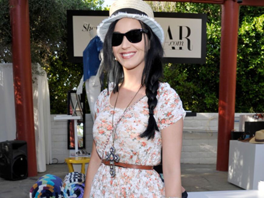 Das derzeit angesagteste Event für Promis: das Coachella Festival. Dort mischen sich Stars wie Katy Perry in Hippie-Outfits unter das Publikum und genießen die Musik. OK! hat einige Promis ausfindig gemacht