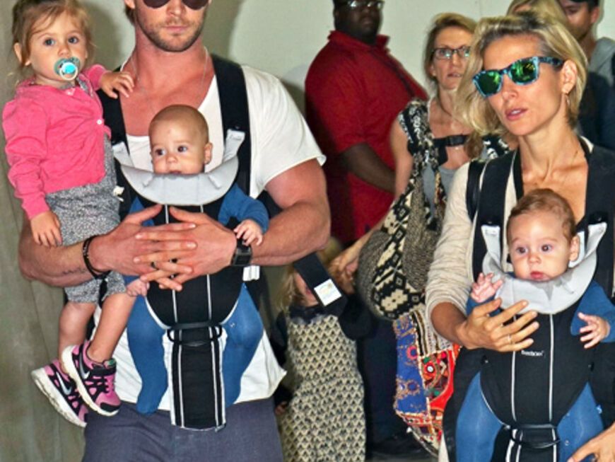Christ Hemsworth und Elsa Pataky mit ihren Zwillingen und Töchterchen