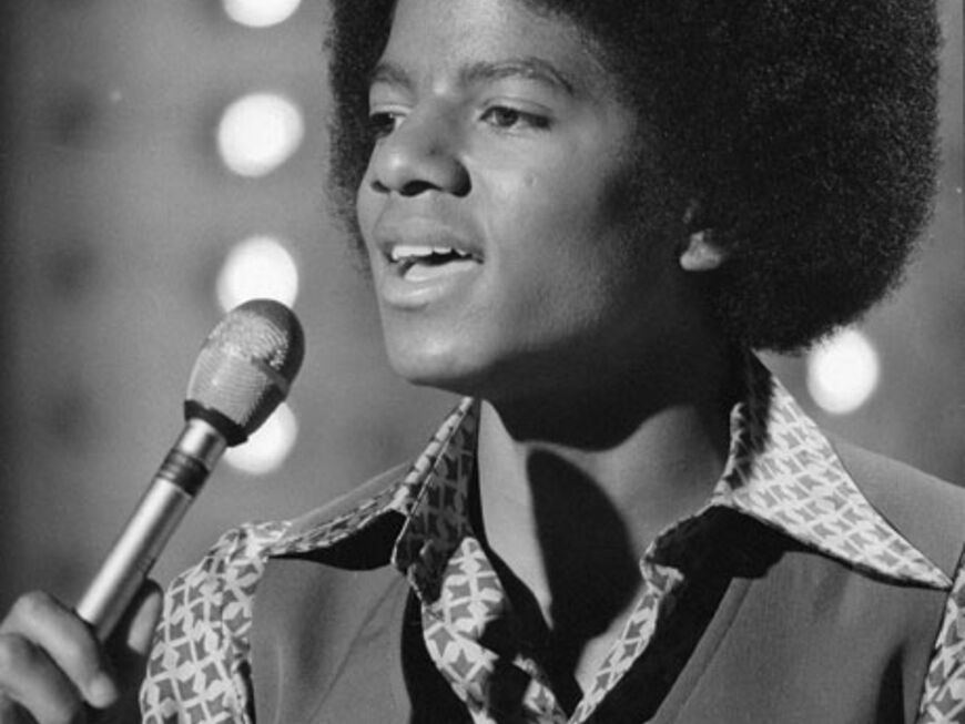Michael Jackson - der King of Pop. Am 29. August wurde er in Gary, Indiana, geboren. Sein Vater Joseph arbeitete als Kranführer, während seine Mutter Katherine als Verkäuferin jobbte