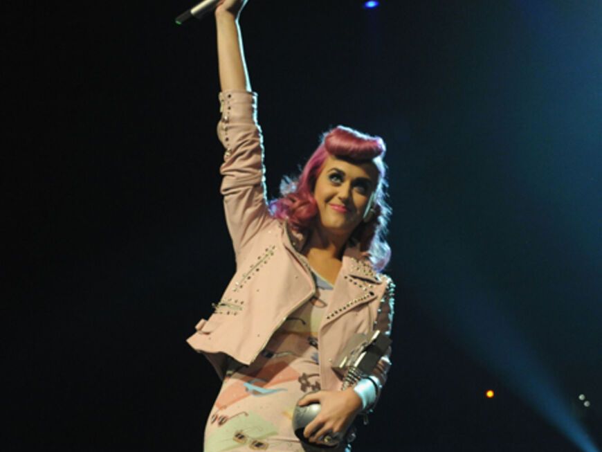 Yeaaaahhhh! Katy Perry freut sich über eine Auszeichung als "Bester Live-Act"