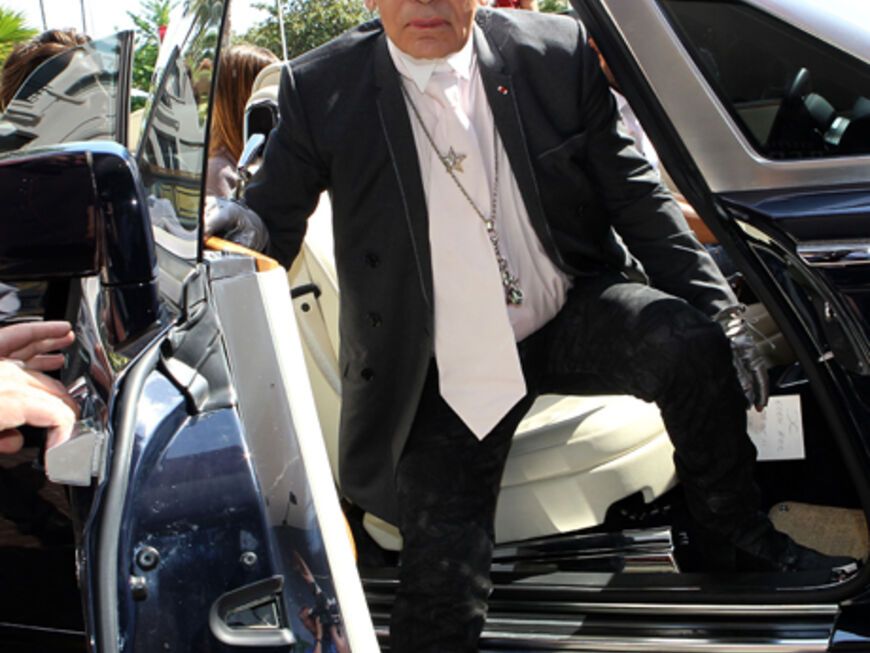 Mode-Zar Karl Lagerfeld reiste standesgemäß in einer Edel-Karosse an