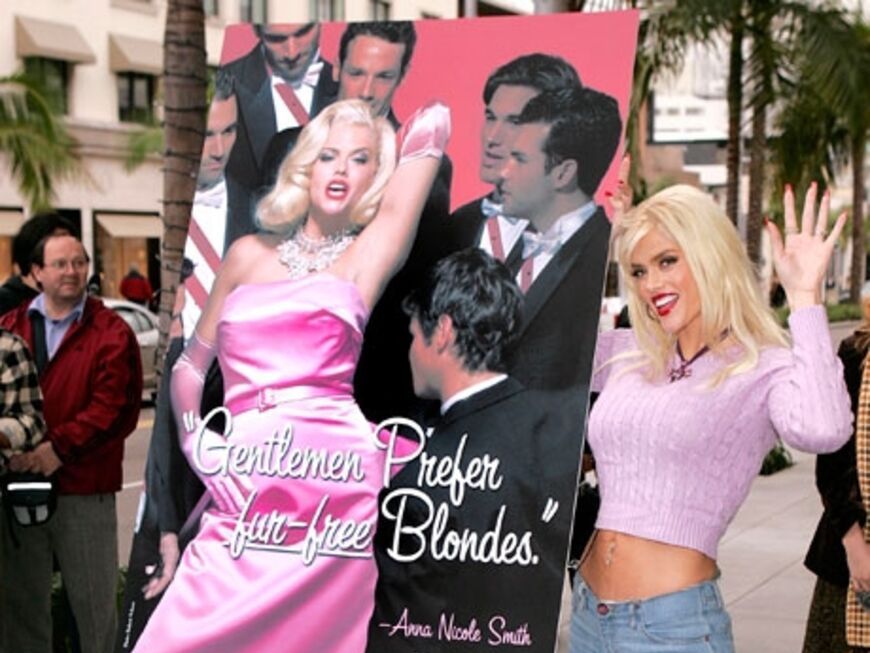Die verstorbene Anna Nicole Smith stellte in Los Angeles ihr persönliches PETA-Plakat vor