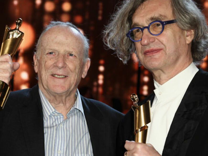 Alte Hasen unter sich: Thomas Koohlhaase und Wim Wenders. Kohlhaase bekam den Preis für sein Lebenswerk - Wenders erhielt die Lola für seinen Film "Pina"