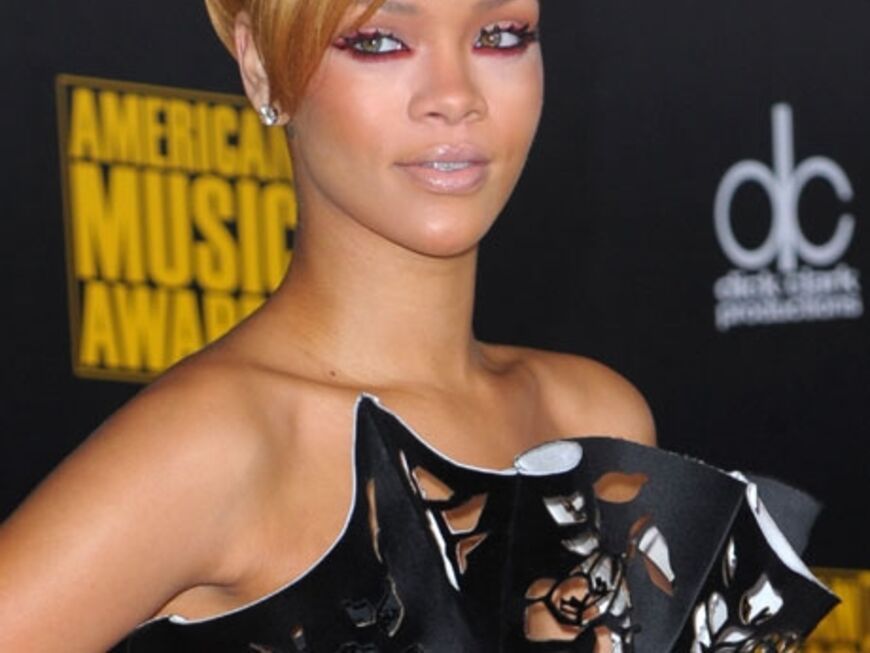Frisch erblondet und gut gelaunt: Rihanna