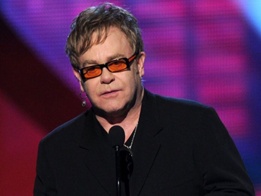 Große Ehre: Elton John überreichte der Preisträgerin ihren Award und hielt eine bewegende Laudatio