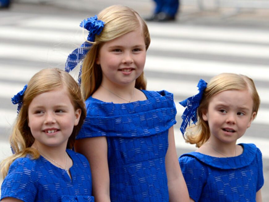 Niedlich: Die drei Töchter den Königspaares auf dem Weg in die Kirche