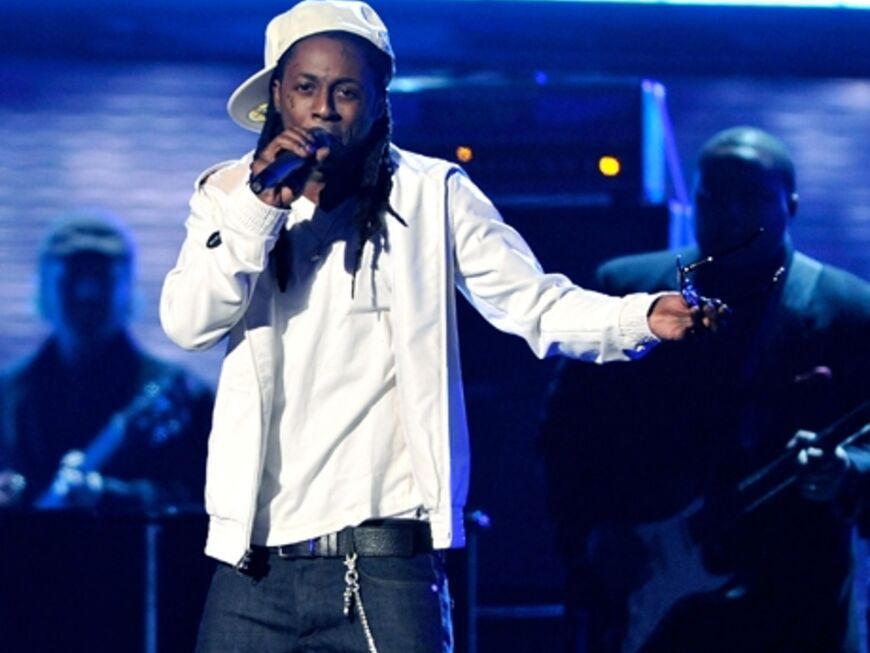 Lil Wayne, der das Feld mit acht Nominierungen angeführt hatte, konnte auch erfolgreich vier davon mit nach Hause nehmen, inklusive den Preis für das beste Rap-Album für Tha Carter III.