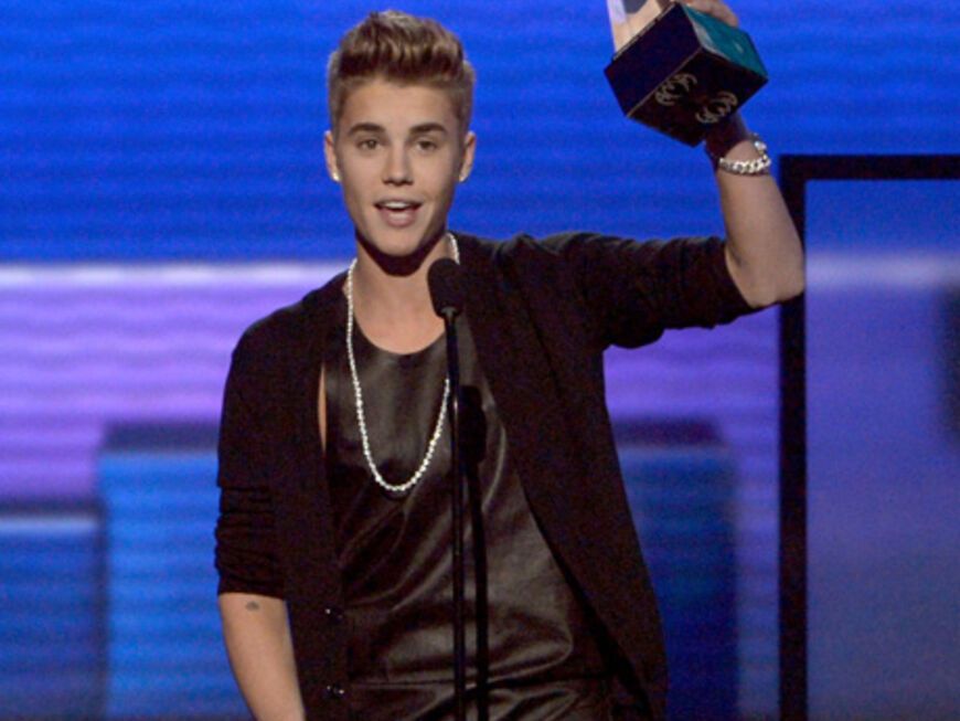 Glückwunsch, Justin Bieber! Der 18-Jährige nahm außerdem die Preise für "Bester Pop/Rock-Künstler" und "Bestes Pop/Rock Album" ("Believeâ)