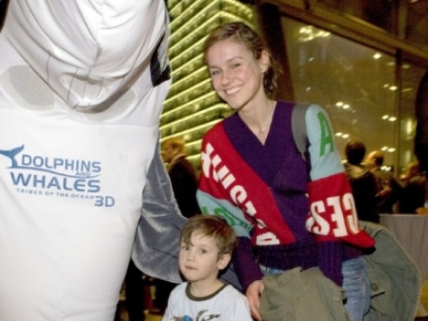 Früh übt sich: Rhea Harders Sohn stand mit seiner Mami 2005 für die TV-Serie „Berlin, Berlin" vor der Kamera