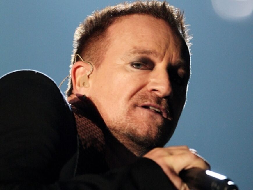 Am Mittwochabend wurden in London die diesjährigen Brit Awards vergeben. U2-Sänger Bono performte mit einem auffälligen Augen-Make-up