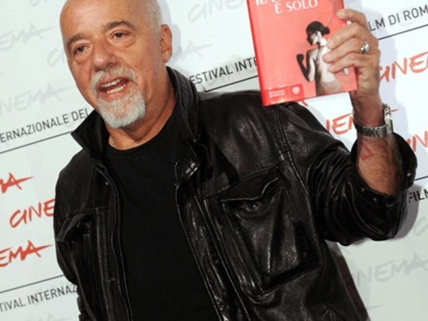 Der Autor Paulo Coelho stellte den Film "The Experimental Witch" vor, welcher auf seinem Buch ("Die Hexe von Porto Bello") basiert