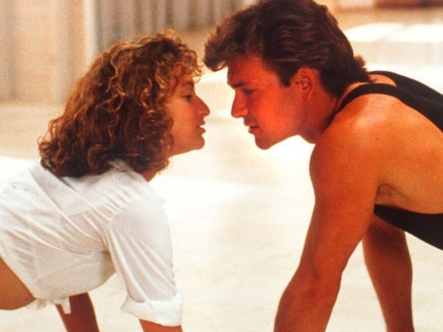 1987: Patrick Swayze spielt den Tanzlehrer "Johnny Castle" in dem romantischen Liebesfilm "Dirty Dancing". Schauspielerin Jennifer Grey (war damals erst 17 Jahre alt) ist die junge Frau an seiner Seite names Frances "Baby" Houseman