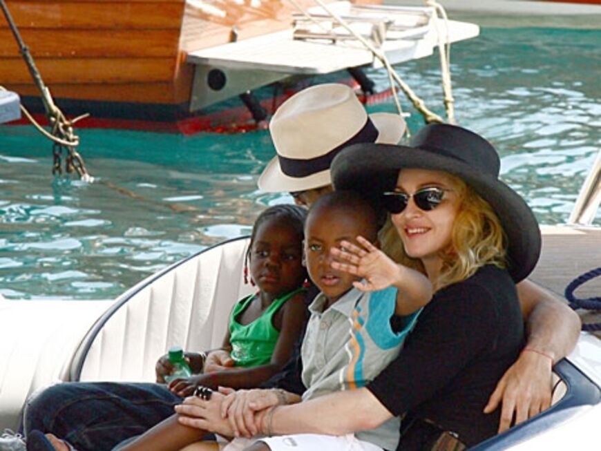 Madonna sorgte mit ihrer Adoption der kleinen Merci für Furore. Nach langem Hin und Her durfte sie die 4-Jährige aus Malawi mit nach Hause nehmen