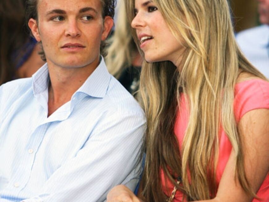 Nico Rosberg modelte nicht nur selbst, er schaute sich auch zusammen mit Freundin Vivian Sibold die Show an