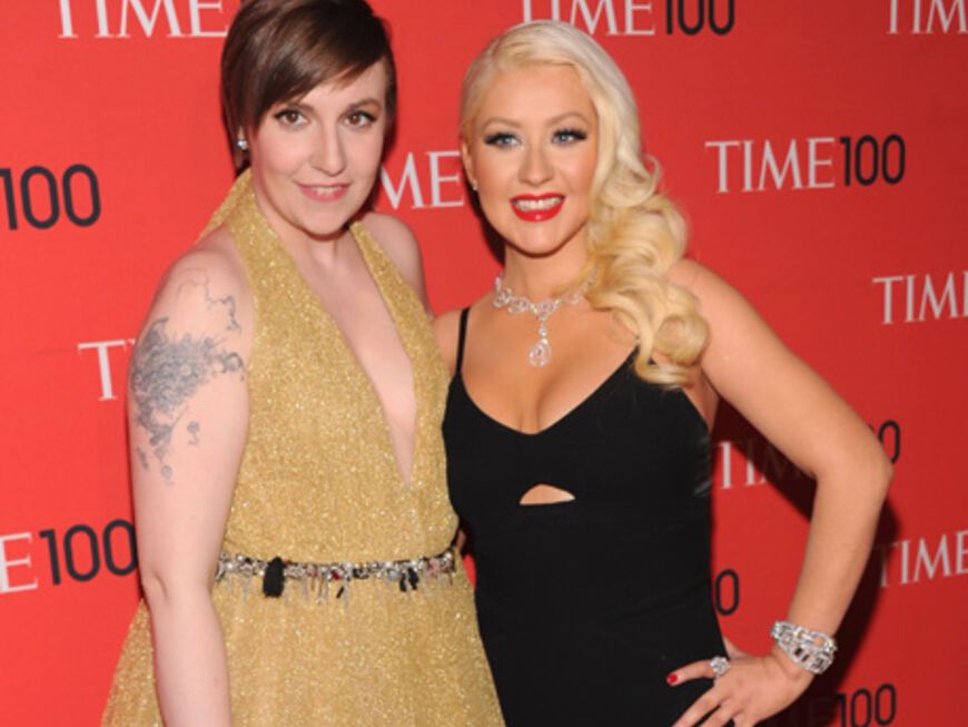 Die gefeierte Schauspielerin Lena Dunham ("Girls") wurde von Sängerin Christina Aguilera (in einem Kleid von Victoria Beckham) begleitet. Und die hat wieder deutlich an Gewicht verloren