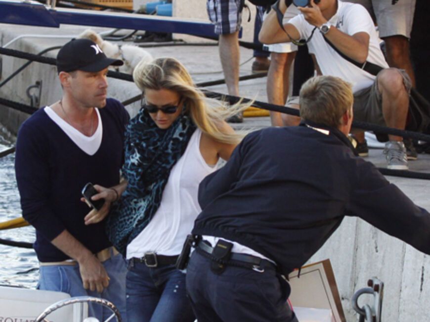 Erwischt! Topmodel Bar Refaeli urlaubt derzeit in St. Tropez. Mit im Schlepptau: Ihr angeblich neuer Freund David Fisher