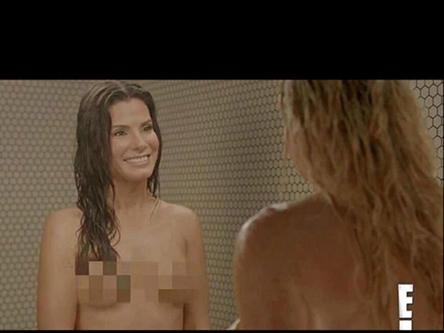 Dieser Auftritt sorgte für viel Wirbel: Oscar-Preisträgerin Sandra Bullock steht mit der Moderatorin splitterfasernackt unter der Dusche