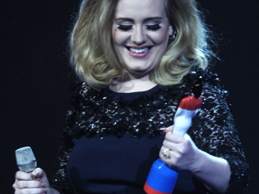 Gleich zwei Mal durfte Superstar Adele auf die Bühne und sich einen Preis abholen