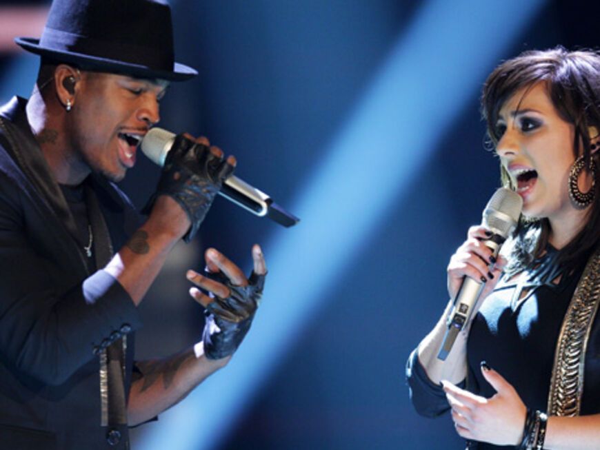 Der US-amerikanische R&B-Sänger Ne-Yo mit Kandidatin Melissa Heiduk