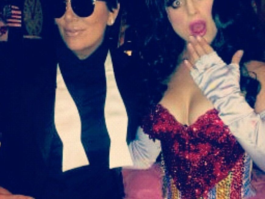 Happy Halloween! Kim Kardashians Mutter Chris Jenner als "Gangnam-Style"-Chartstürmer Psy und Kelly Osbourne als Katy Perry