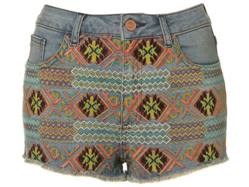 01. Juli 2012: Heiß, heißer, Hot Pants! Stylishe Denim-Shorts mit Ethno-Stickerei über topshop.com, ca. 40 Euro