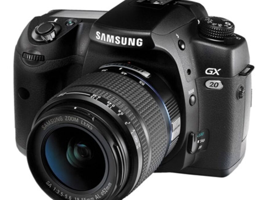 Für Profis und diejenigen, die es werden möchten: Professionelle Ausstattung, perfektes Handling und beste Bildergebnisse: Die neuen Spiegelreflexkamera GX10 von Samsung, ca. 999 Euro
