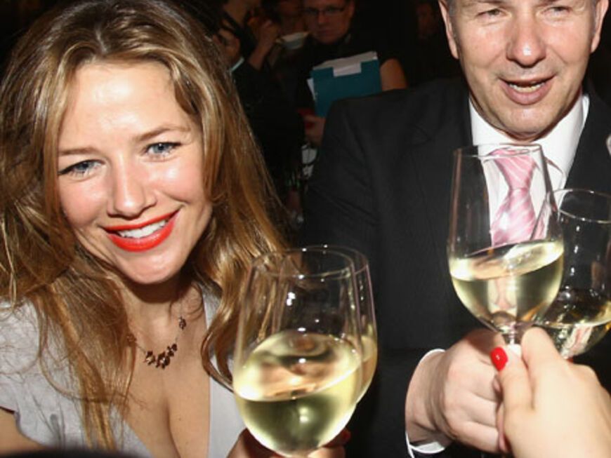 Tranken ein Glas Wein zusammen: Alexandra Neldel und Klaus Wowereit