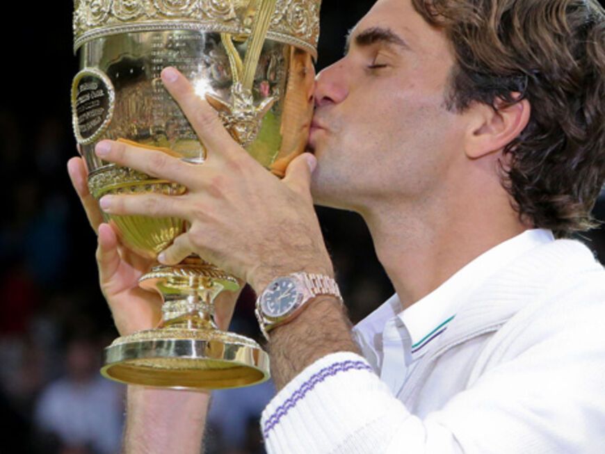 Roger Federer hat es wieder geschafft: zum siebten Mal gewann er das große Tennisturnier Wimbledon und rutschte damit wieder auf Platz 1 der Weltrangliste. Die Promis ließen sich das große Finale natürlich nicht entgehen