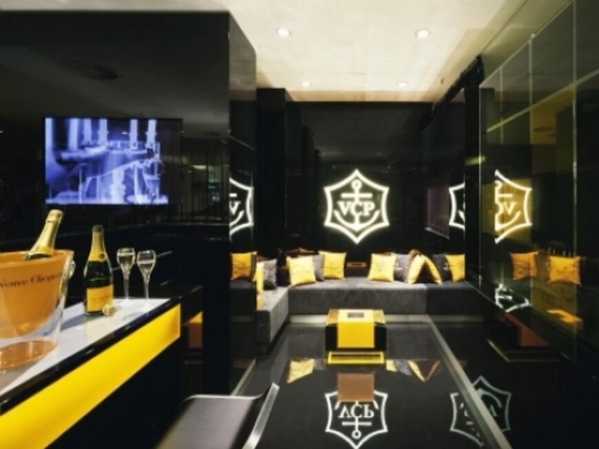 Die Lounge der Veuve Clicquot Champagner Boutique im Hamburger Alsterhaus