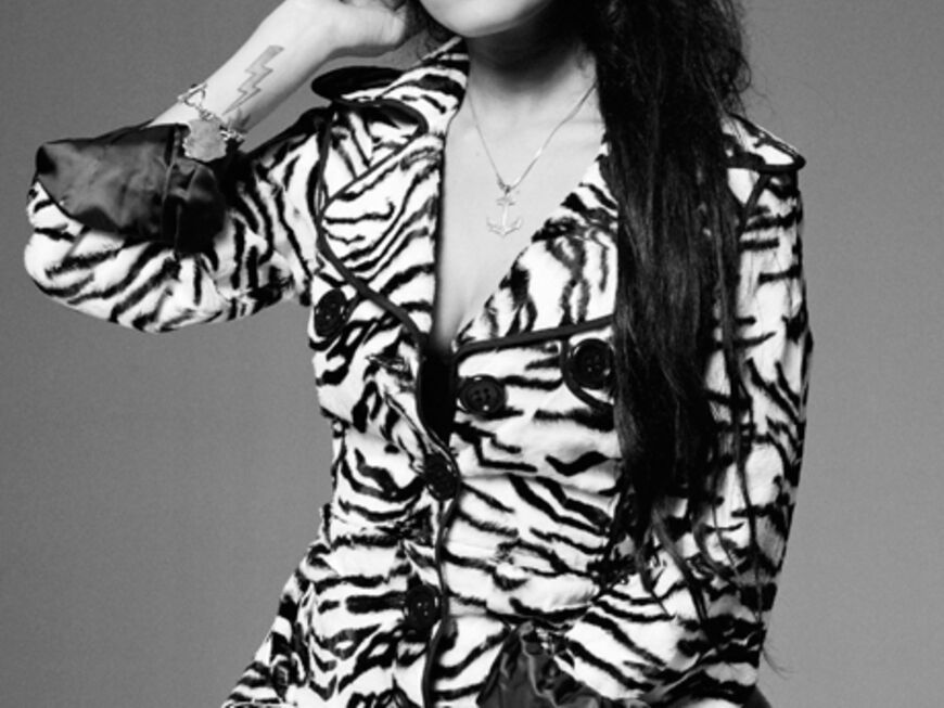 2011 war leider auch ein Jahr mit viele dramatischen Momenten: Der plötzliche Tod von Soulsängerin Amy Winehouse gehörte dazu. Sie starb am 23. Juli 2011 an einer Alkoholvergiftung. Sie wurde nur 27 Jahre alt