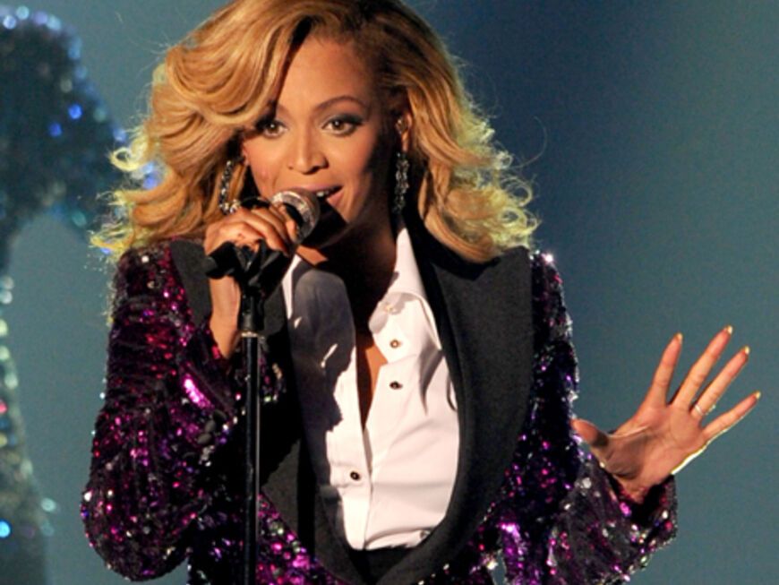 Strahlend schön: Beyoncé Knowles forderte ihre Fans auf der Bühne auf: "Ich will, dass ihr aufsteht, ich will, dass ihr die Liebe spürt, die in mir heranwächst!"