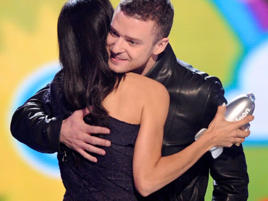 Rosario Dawson durfte Justin Timberlake den Charity-Sonderpreis überreichen