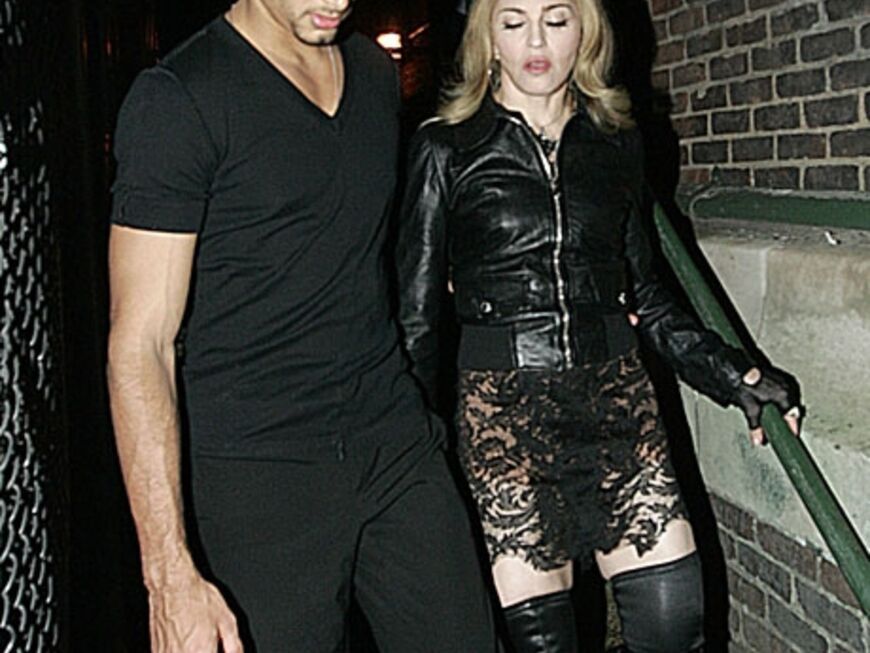 Es ist eines der umstrittensten Liebespaare 2009. Pop-Queen Madonna angelte sich den 22-jährigen Brasilianer Jesus Luz