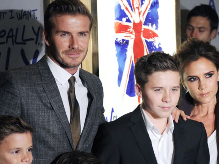 Prominente Zuschauer: David Beckham mit den Söhnen Romeo, Cruz und Brooklyn kamen zur Unterstützung für Victoria - die sie auch brauchte