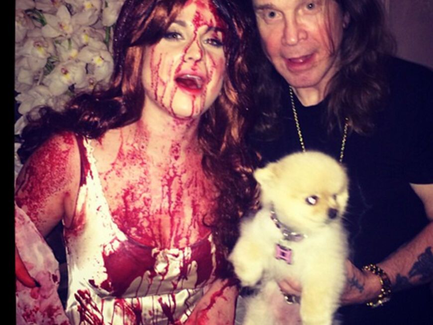 Hui, gruselig! Kelly Osbourne hat sich für ein blutiges Kostüm entschieden...
