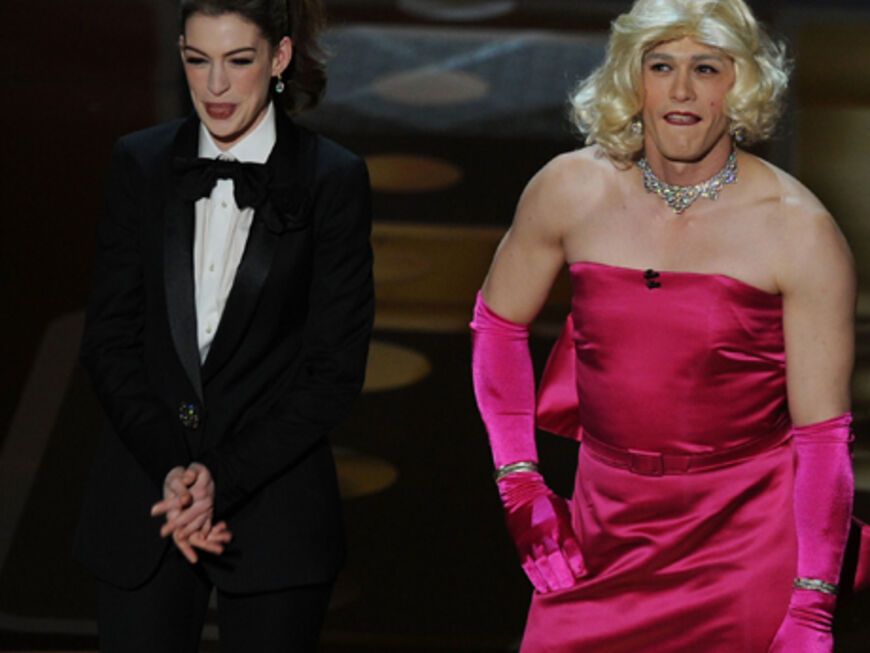 Mehrere Outfitwechsel, kaum überraschende Höhepunkte aber dafür ganz viel Humor: Die diesjährige Oscar-Verleihung stach vor allem durch ihre Moderatoren Anne Hathaway und James Franco hervor