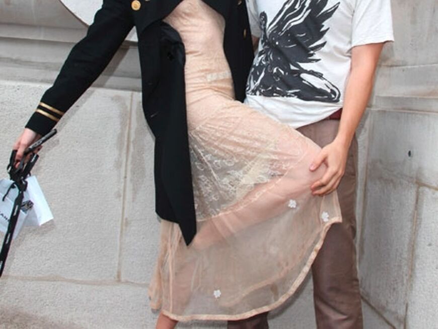Sean Lennon posiert mit seiner Freundin, dem Supermodel Kemp Muhl