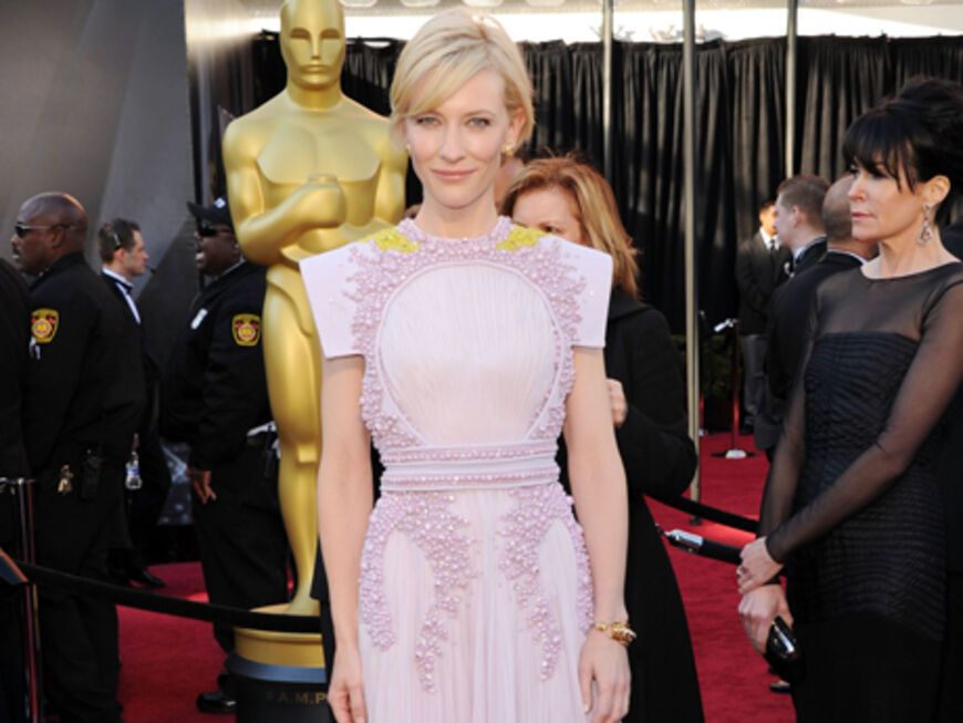 Cate Blanchett sah in Givenchy Couture gewöhnungsbedürftig aus ..