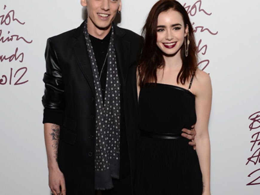 Jamie Campbell Bower mit Lilly Collins