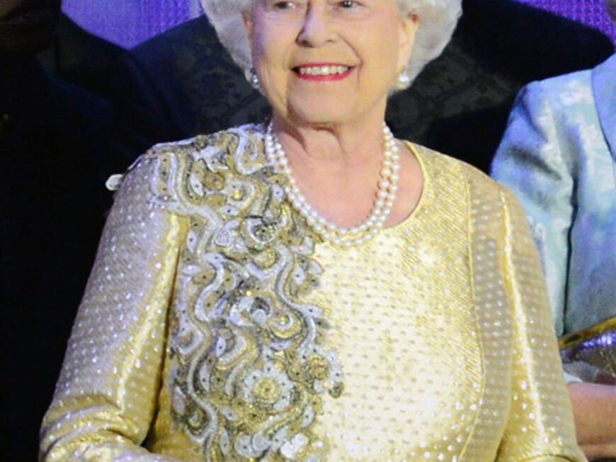 Sie sah sich die ganze Show vor dem Buckingham Palast in London an: Queen Elizabeth II.