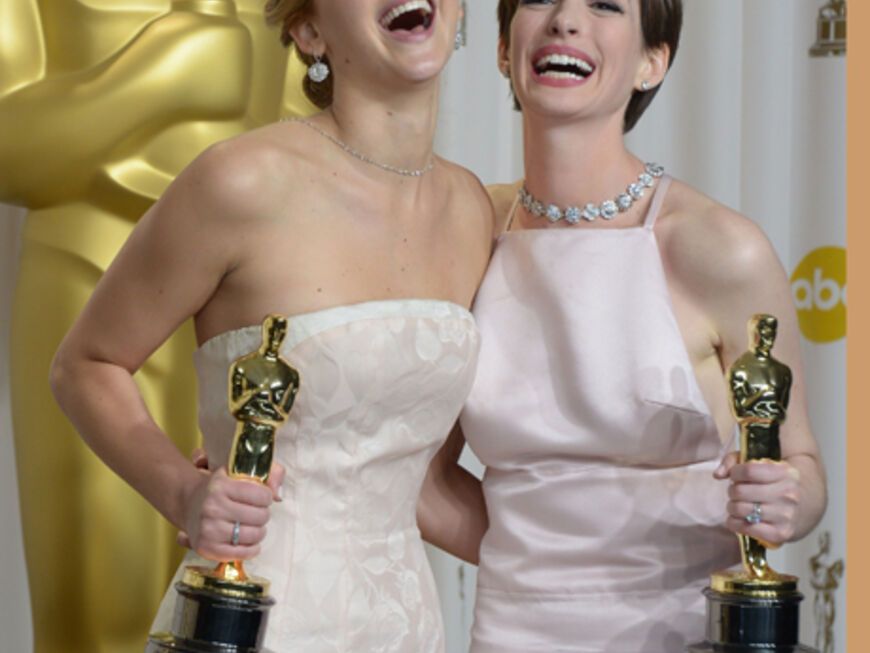 Große Freude: Jennifer Lawrence gewinnt für "Silver Linings" und Anne Hathaway für "Les Misérables"