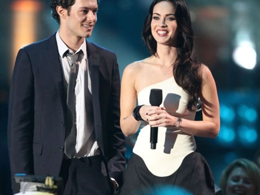 Adam Brody und Megan Fox kündigen "Green Day" an. Die Band durfte auch drei Preise mitnehmen. Sie gewannen den Award für "Best Rock Video", "Best Cinematography" und "Best Direction"