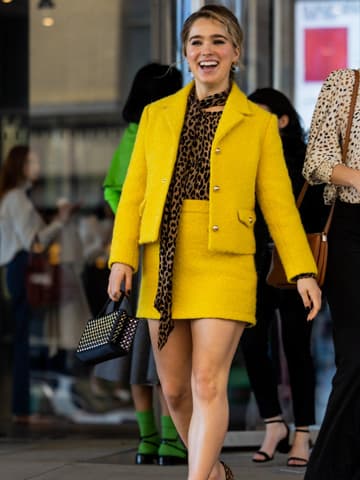 Haley Lu Richardson bei der Fashion Week im Animal Print