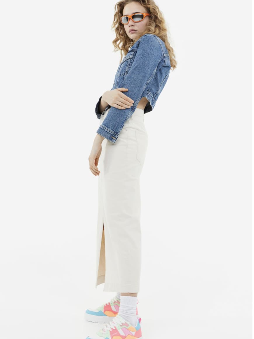 H&M Look Sneaker mit Jeansjacke und Jeansrock