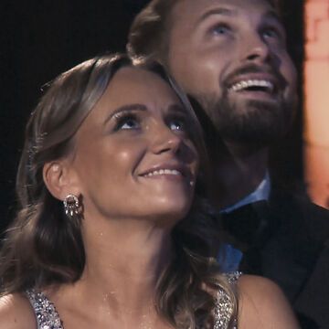 Anna Rossow und Dominik Stuckmann glücklich bei "Der Bachelor"
