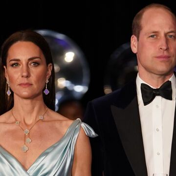 Herzogin Kate und Prinz William blicken ernst drein