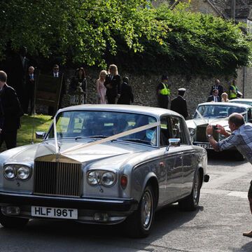 Stilecht im Rolls Royce fuhren Kate und Jamie zur Kirche